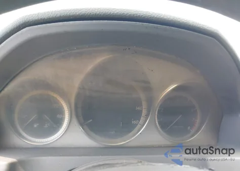 2010 Mercedes-Benz C 300 Luxury/Sport z USA, uszkodzony, nr VIN WDDGF5EB8AR105375